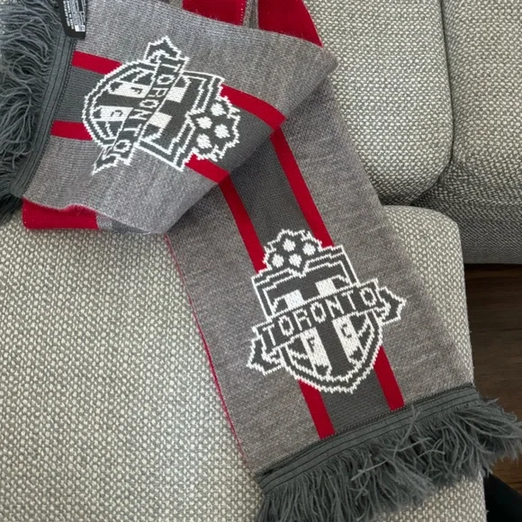 TFC scarf - Picture 3 of 3